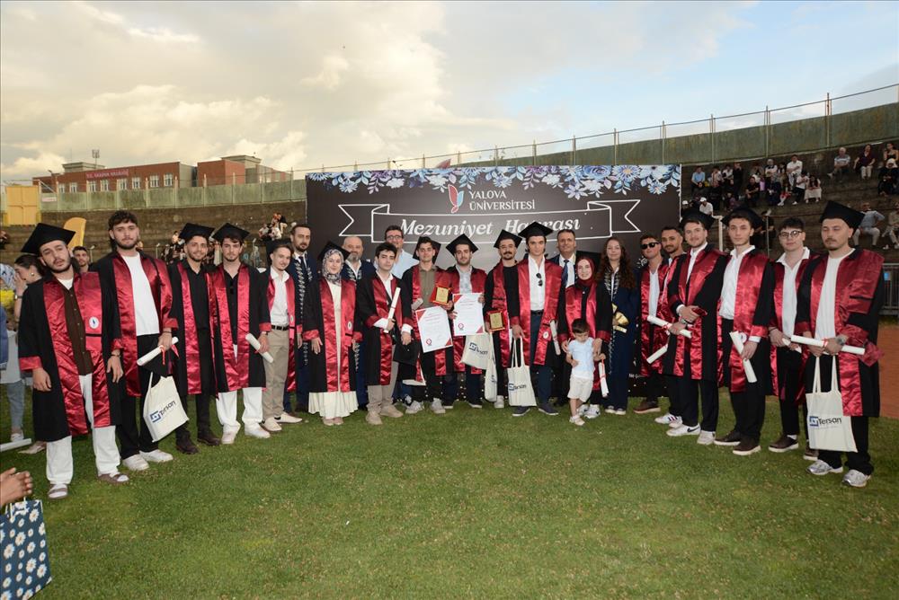 Mezuniyet Kürsüsünde Sanayi-Üniversite İş Birliği: Tersan Tersanesi Altınova MYO’yu Yalnız Bırakmadı!"