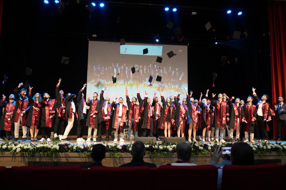 Altınova MYO’da Mezuniyet Coşkusu